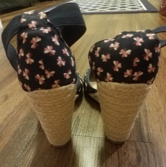 Report slide on navy elastic cross band wedge - Picture 3 of 8